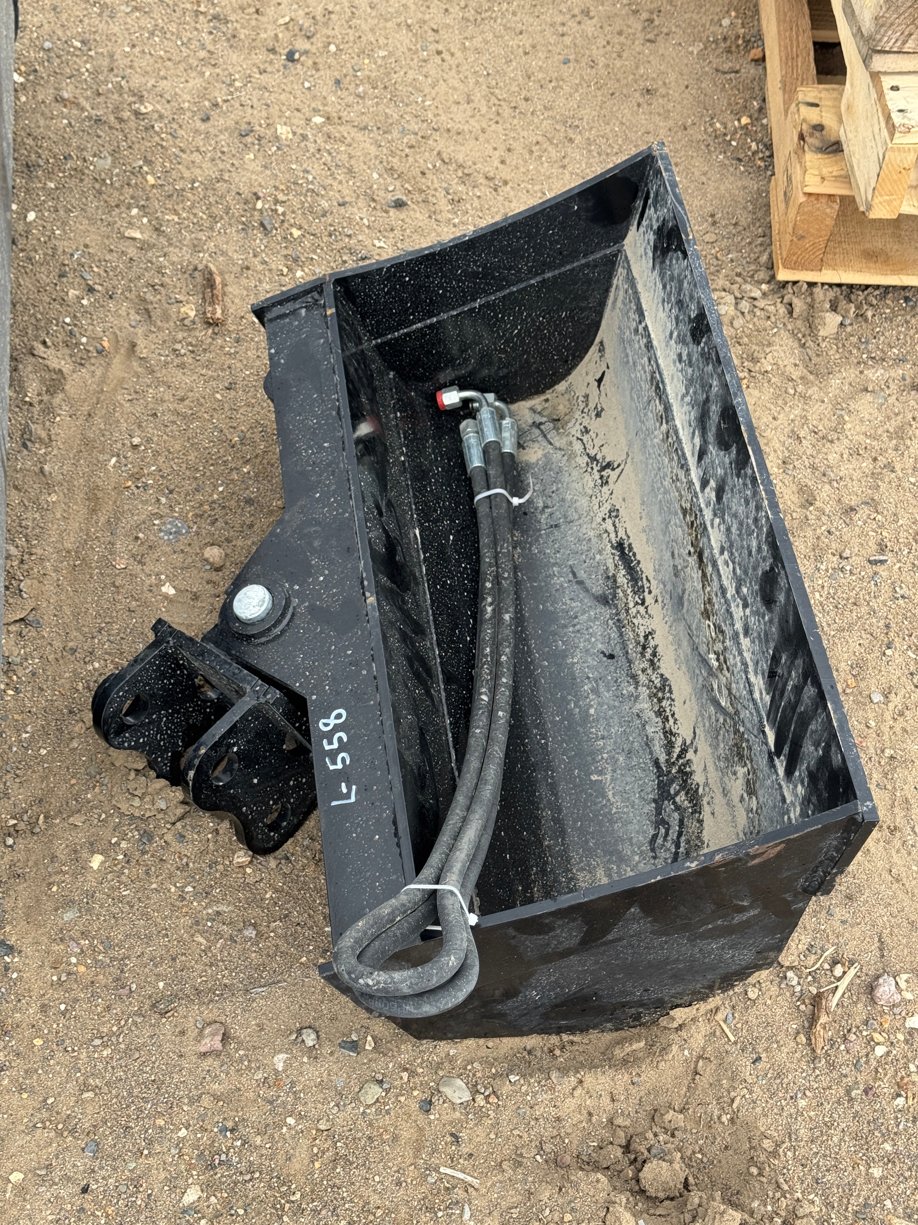 12EX-QXD Hydraulic Tilt Bucket 24"